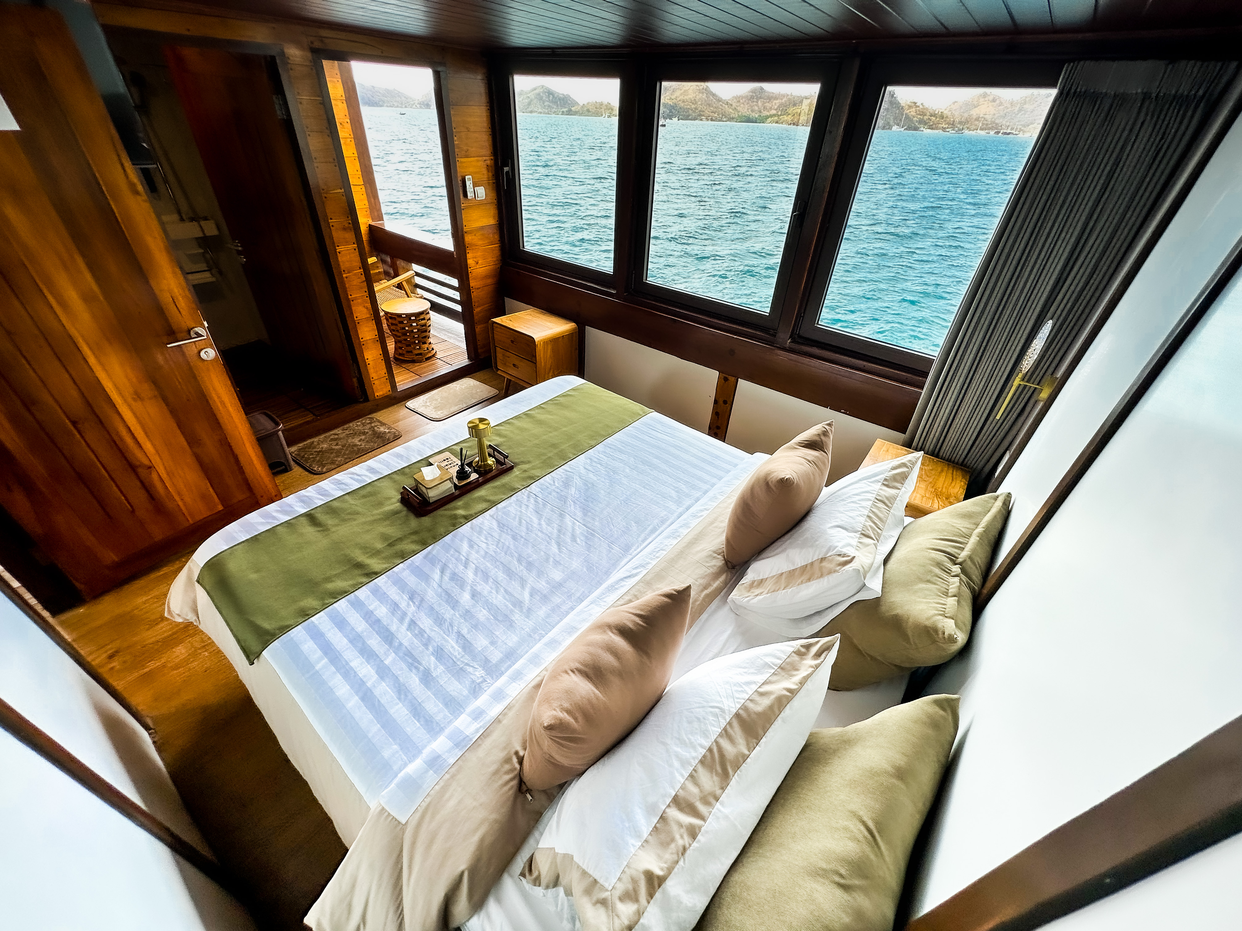 4 Deluxe Cabin