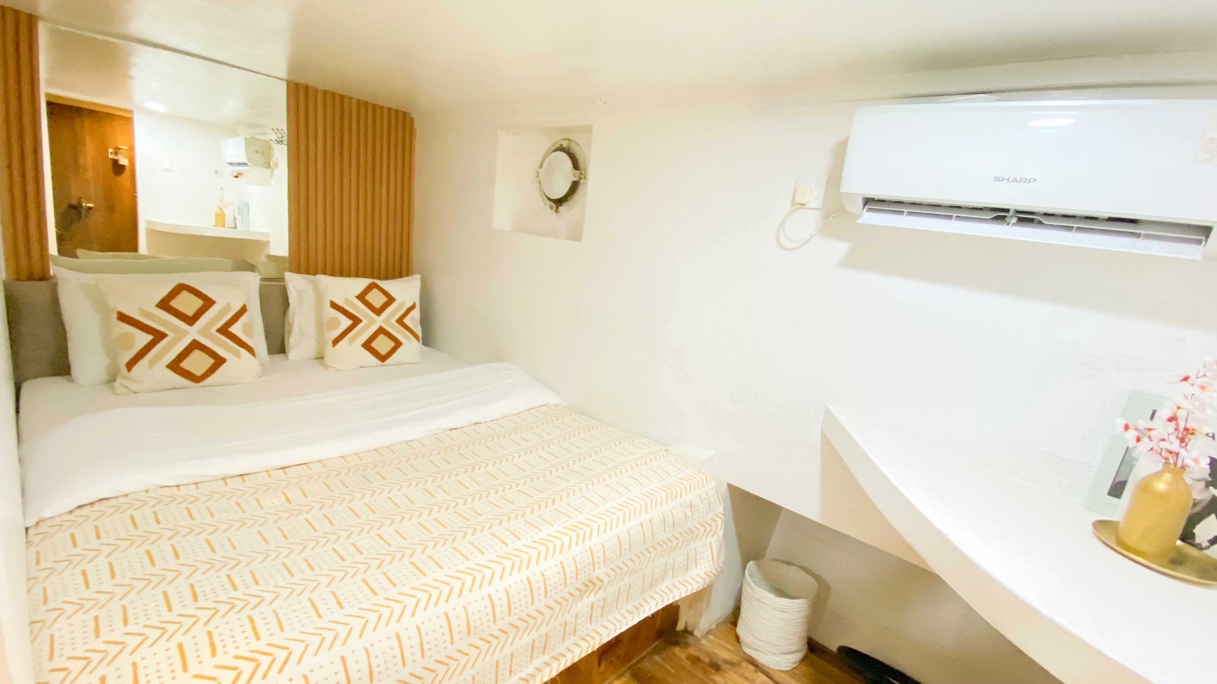 4 Deluxe Cabin