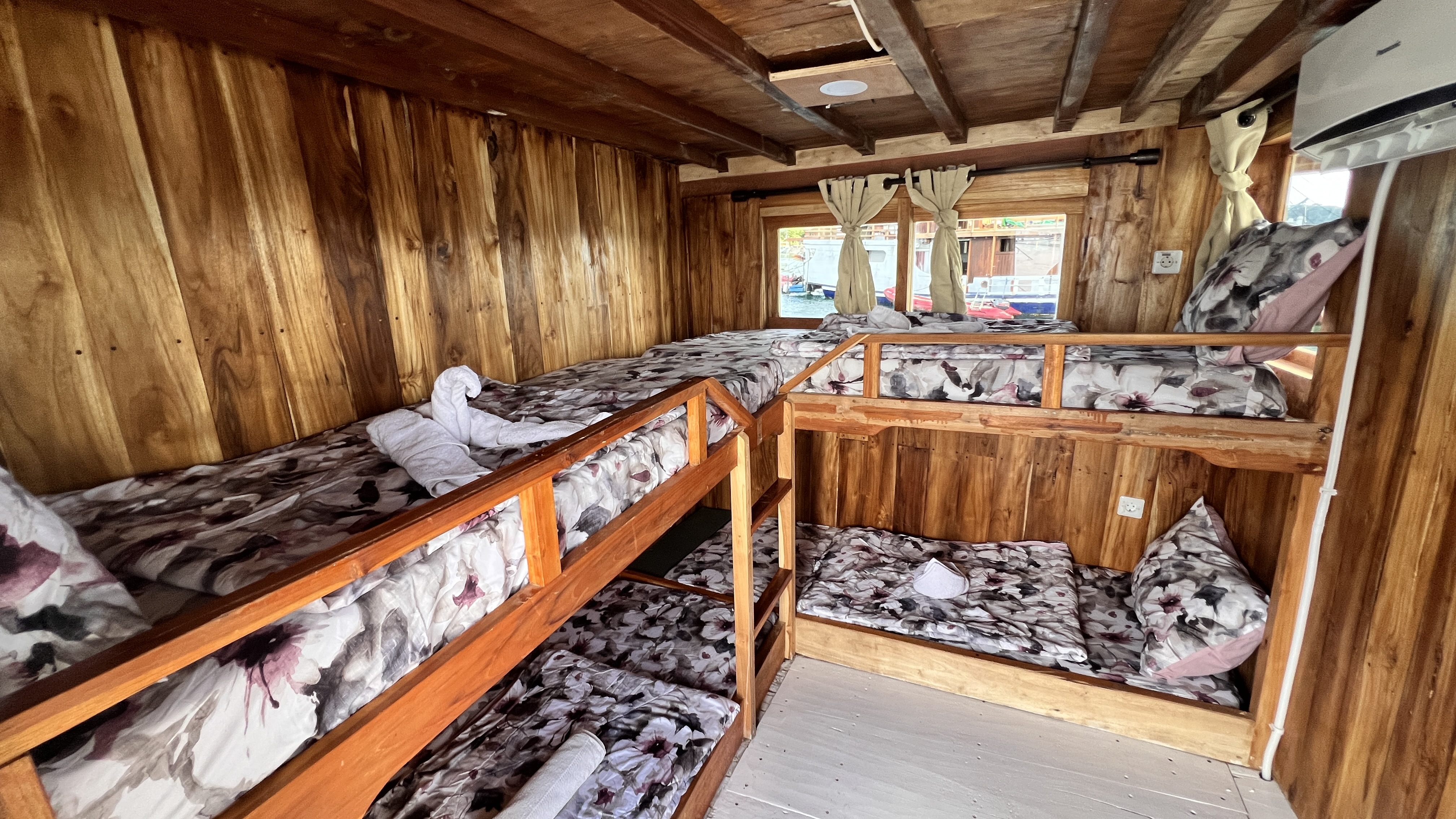4 Sharing Cabin